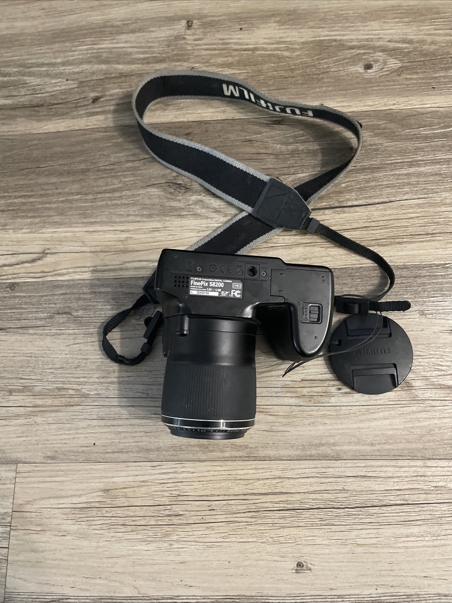 FUJIFILM FINEPIX S8200 16 MP, WIDE 24MM 40X OPTICAL ZOOM LENS