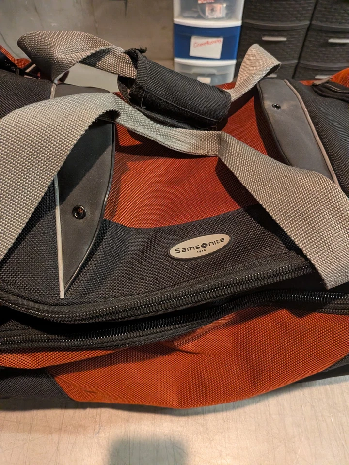 Samsonite 2 Wheeled Rolling Duffel Bag ~27" Red/Black Luggage Travel  - Image 3 of 4