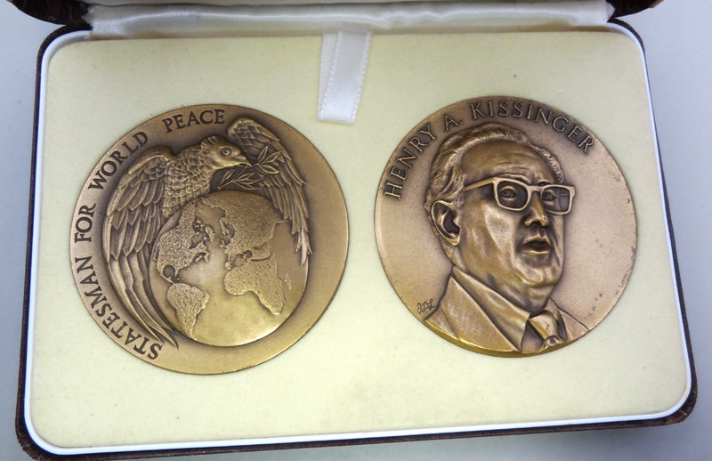 2 Piece Vintage Medallic Art Henry Kissinger Statesman for World Peace Medals