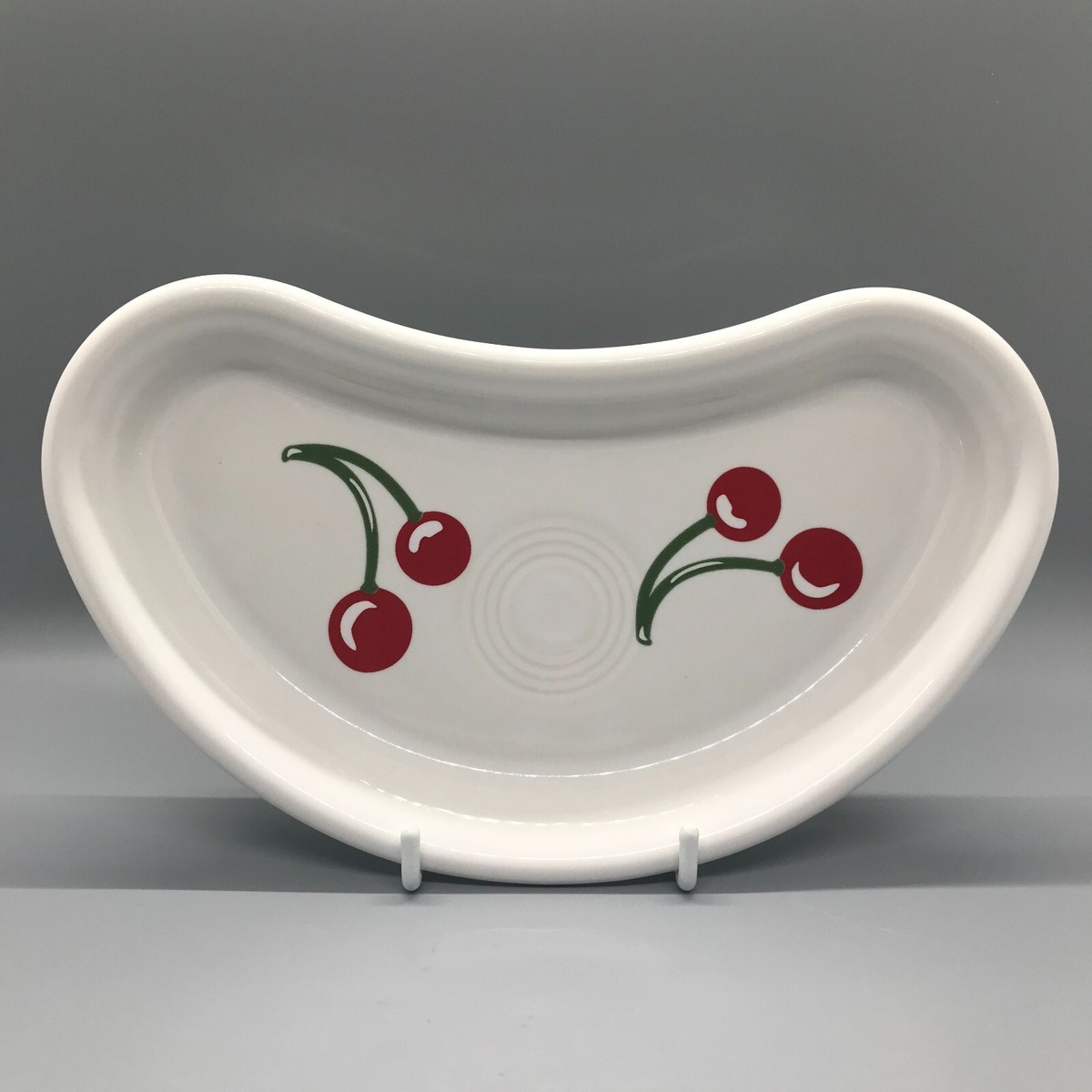 ヘレンドニ千年記念プレート Fiesta Cherries on White Bistro Crescent Plate | Fiestaware