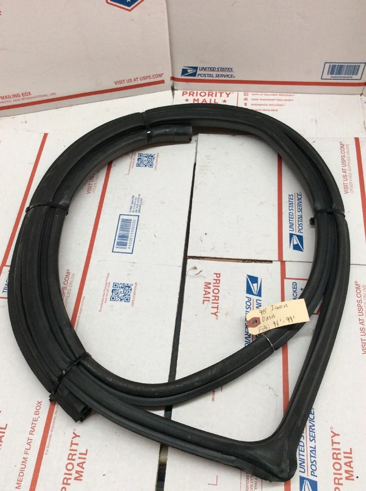 96-99 ISUZU OASIS LS FRONT RIGHT PASSENGER DOOR WEATHERSTRIPPING SEAL RUBBER OEM - Image 2 of 4