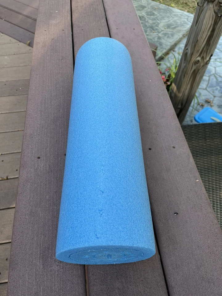 Rollo de espuma azul Gold’s Gym para ejercicio de estiramiento 18 X 6 rodillo de alivio de espalda de masaje Foto 3 de 4