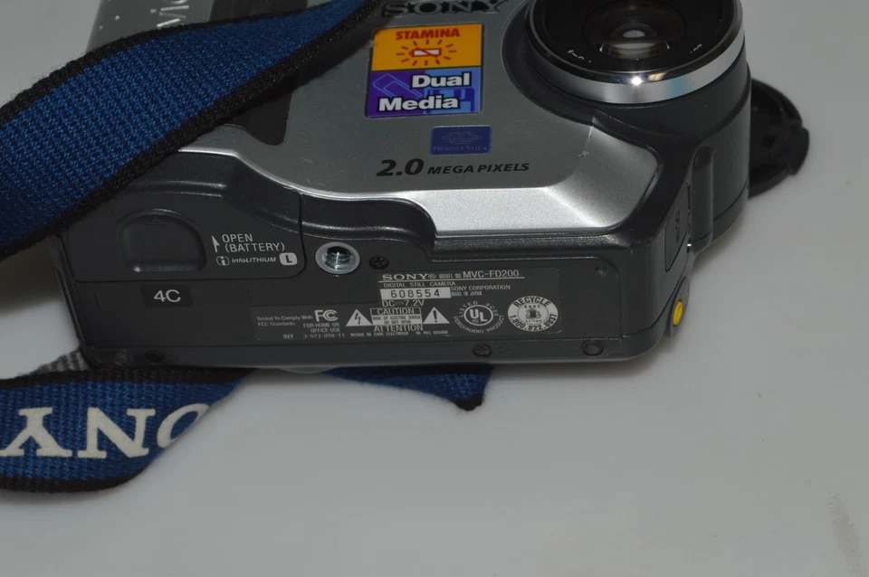 ^^ SONY FD MAVICA MVC-FD200 CAMERA WITH BATTERY (CYN8) - Image 4 of 4