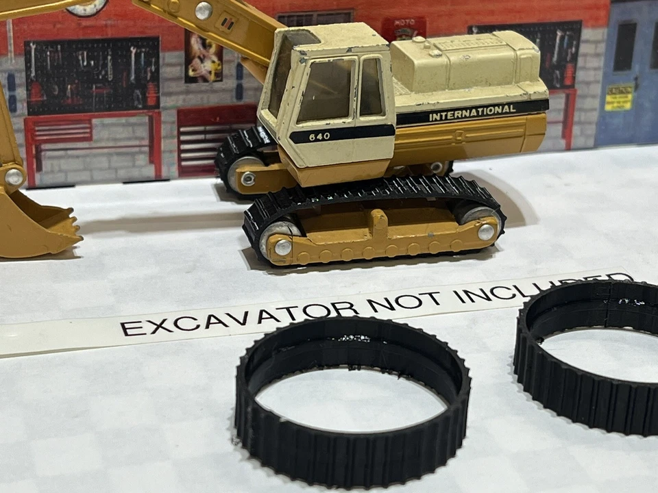 ERTL Diecast International 640 Excavator Equipment 1/64 (TRACKS ONLY) - Image 2 of 3
