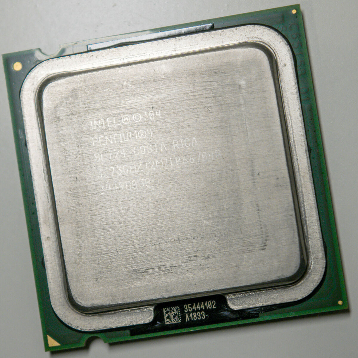 Intel Pentium 4 Extreme Edition 3.73 GHz SL7Z4 LGA775 Intel Pentium 4 Extreme Edition 3.73 GHz SL7Z4 LGA775