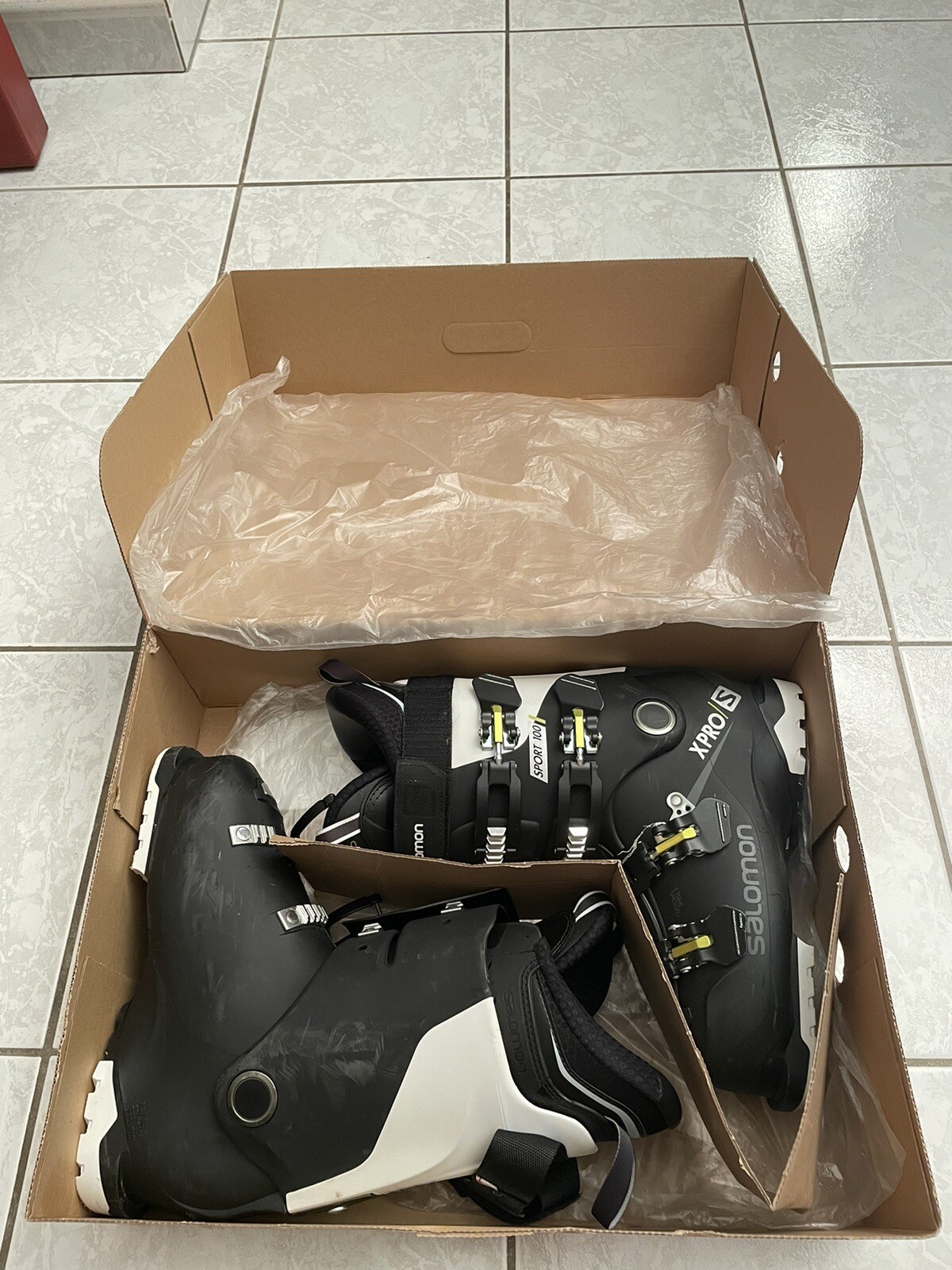 Chaussure de ski Salomon réglable pour éliminer les douleurs aux pieds
