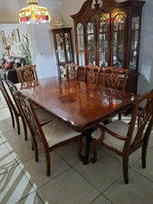 Extendable Dining Table, 8 chairs. $600