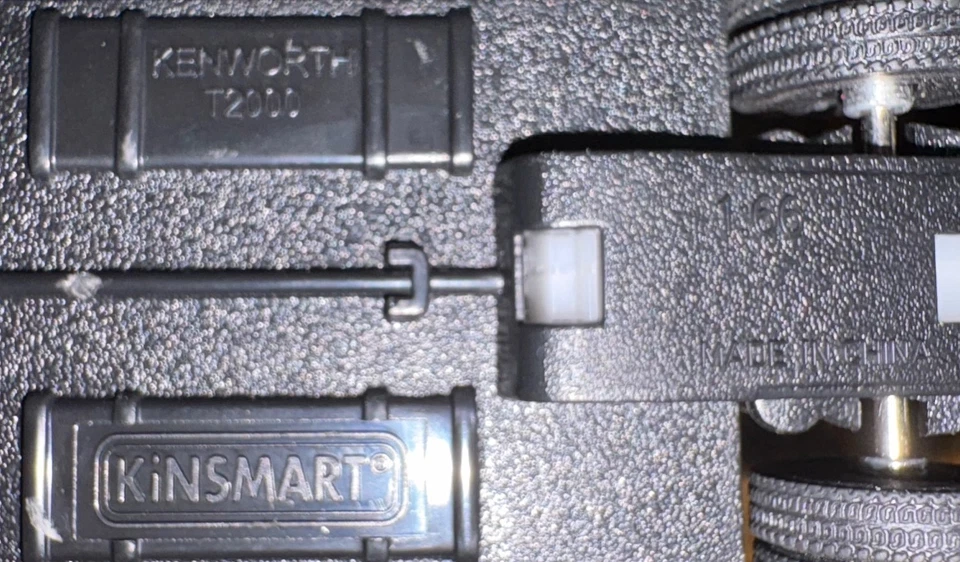 SUPER TRANSPORTADOR FRIEGHTLINER KENWORTH T2000 KiNSMART azul metálico usado Foto 4 de 4