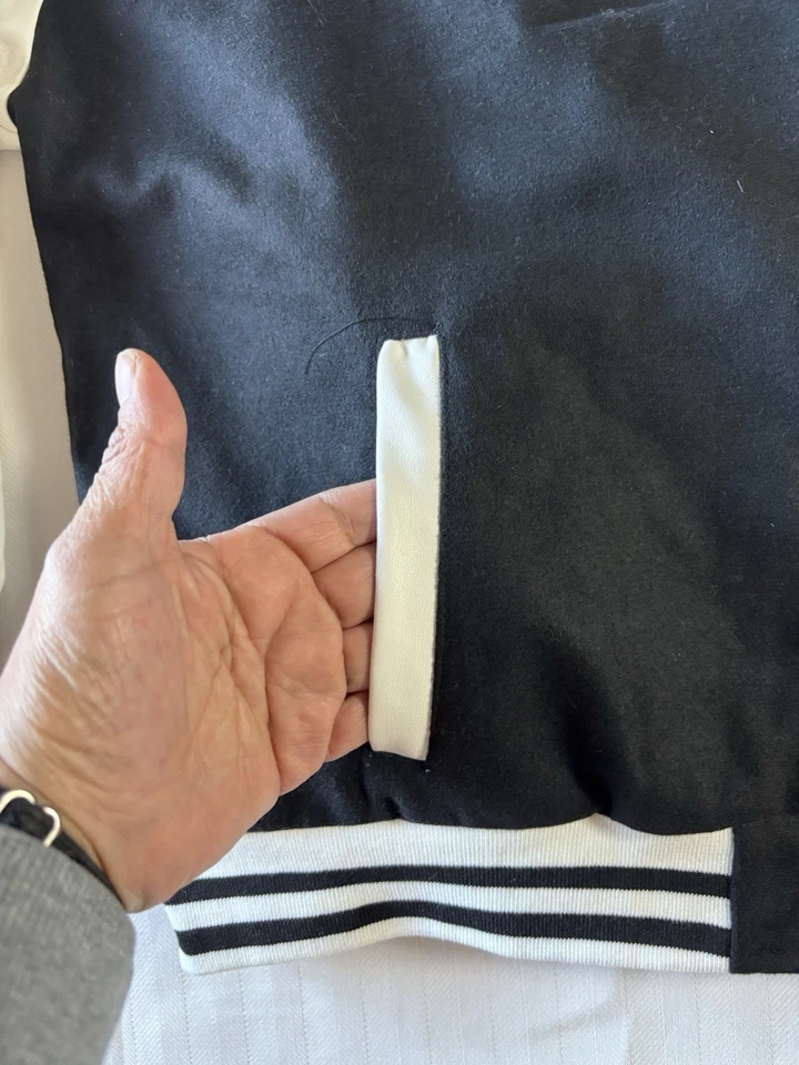 Chaqueta Justice Girl Peanuts Snoop Varsity Road Rara Blanco y Negro Nueva con Etiquetas XL Plus Foto 2 de 4