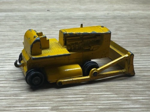 Vintage 1964 MATCHBOX Lesney No. 18 CATERPILLAR D8 BULLDOZER! Made in England!