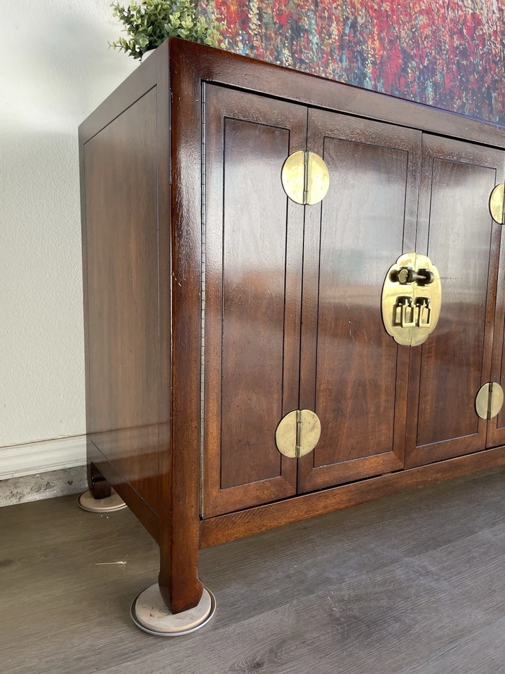  Aparador Henredon Hollywood Regency Chinoiserie nogueira e latão Credenza - Imagem 3 de 4