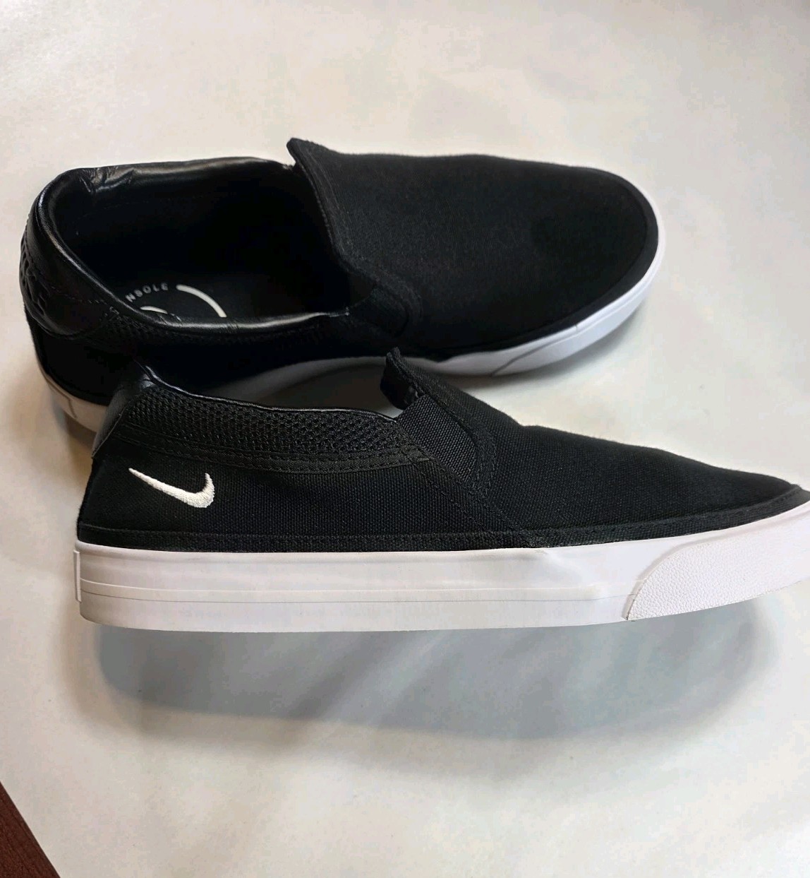 nike womens slip on runners
