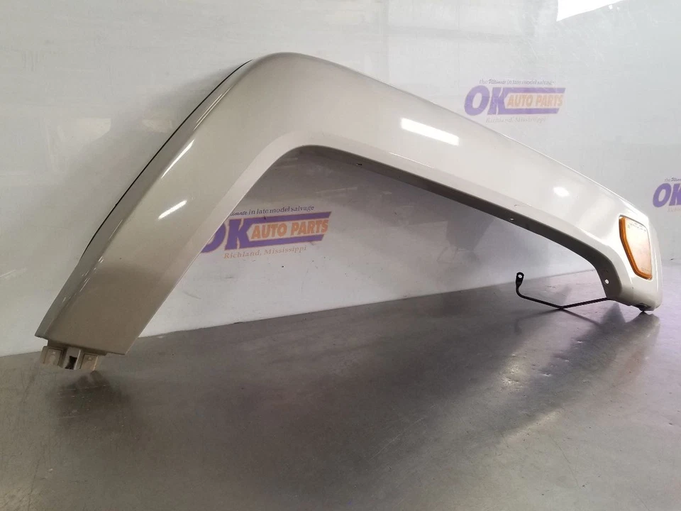 09 2009 HUMMER H3T PASSENGER RIGHT LARGE FENDER FLARE WITH LAMP GRAY  Foto 4 de 4