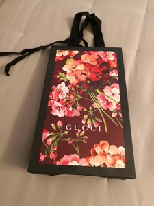 gucci busta