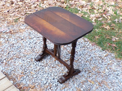 Mesa auxiliar vintage pequeña Art Deco con hojas caídas de nogal - Imagen 6 de 14