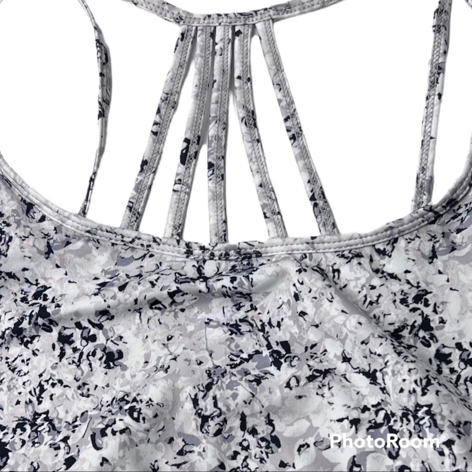 Sujetador deportivo Gaiam blanco y negro con tiras yoga mediano usado en excelente estado Foto 3 de 4