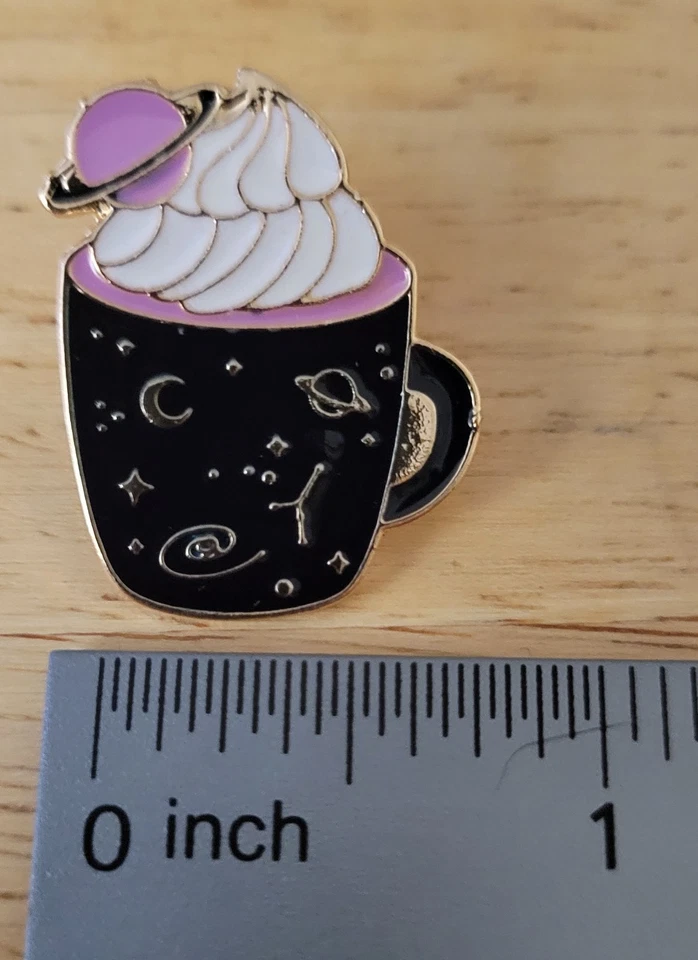 Pin Café Cósmico; Púrpura Y Negro, Esmalte Y Metal - Nuevo Foto 2 de 4