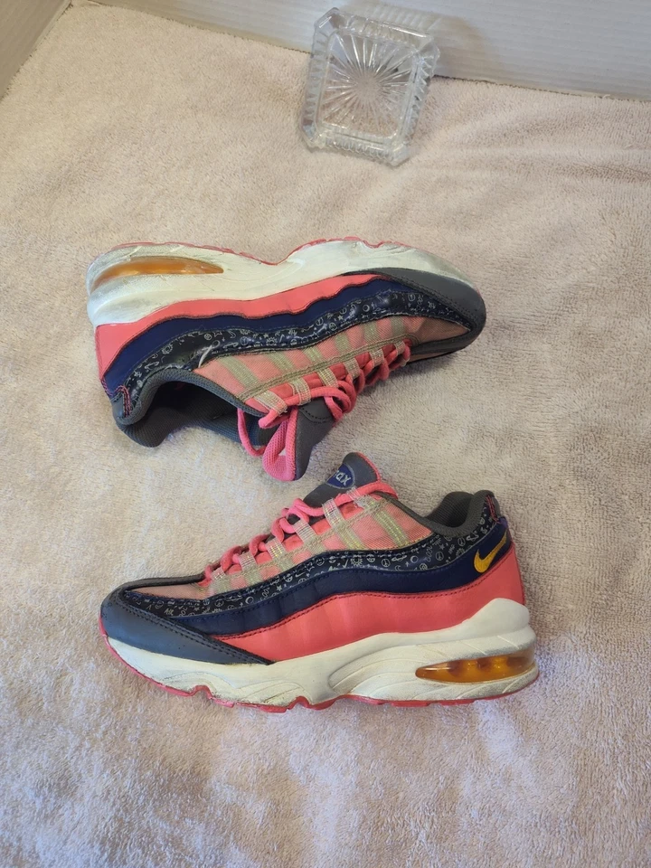 Nike Youth Air Max 95 Rosa/Púrpura/Gris C19933-500 Niñas Zapatos para Correr Talla 4Y Foto 2 de 4