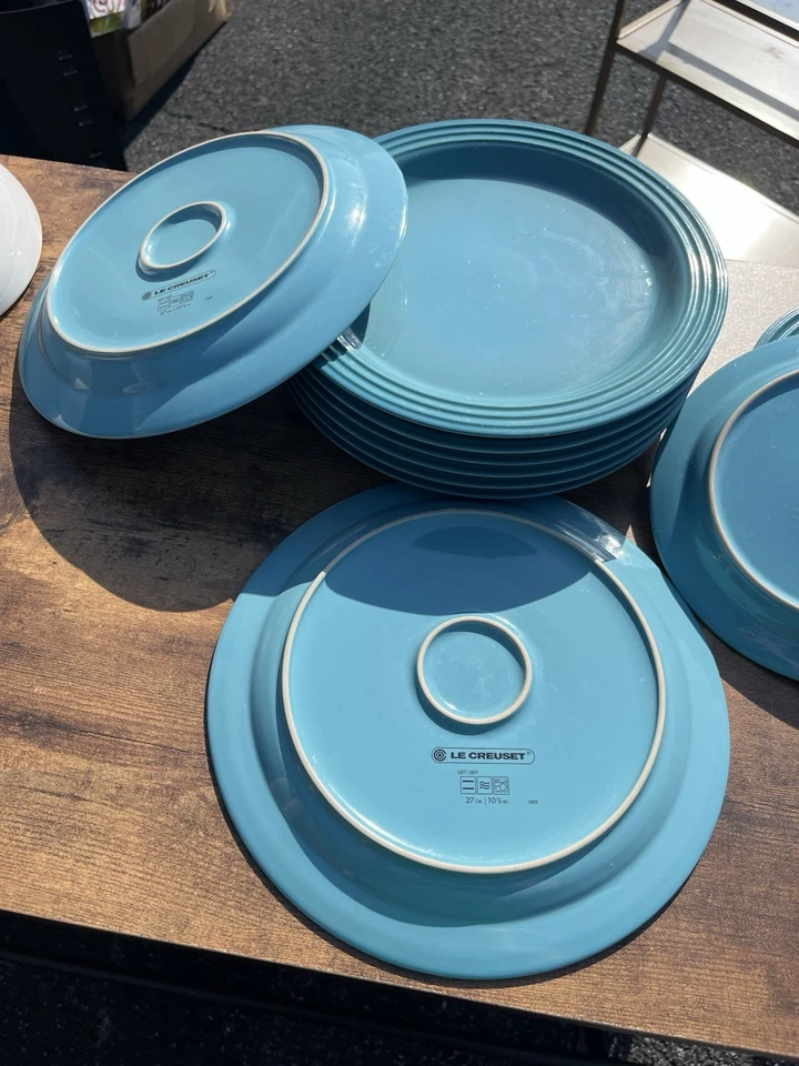 Vajilla de gres Le Creuset, platos de pasta blanca caribeña y crujiente vintage Foto 4 de 4