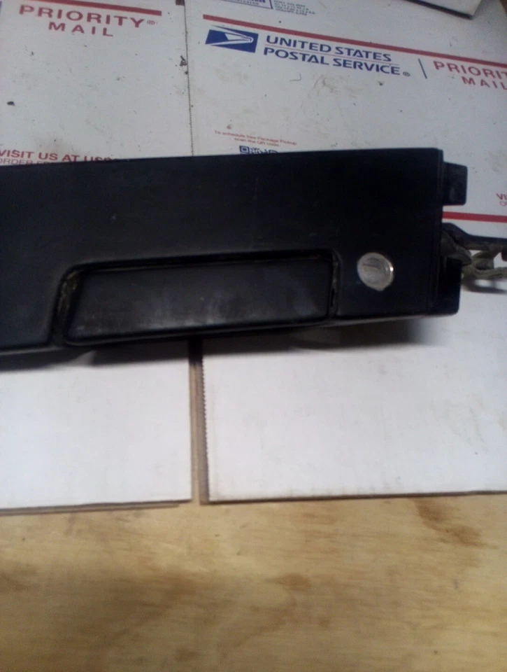 1988-1996 Buick Regal GS 2Door RH (Passenger) Outer Door Handle #20650514 - Image 4 of 4