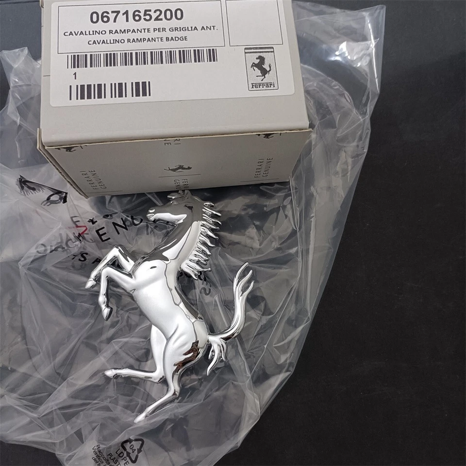 Parachoques delantero Ferrari Cavallino Rampante astilla caballo emblema insignia OEM 67165200 Foto 3 de 4