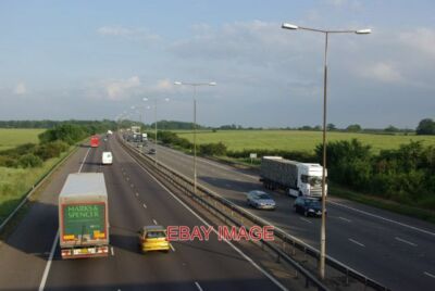 FOTO M1 IN DER NÄHE VON QUINTON GRÜNER VERKEHR IST WIE IMMER STARK AN DIESEM SCHÖNEN JUNIABEND.