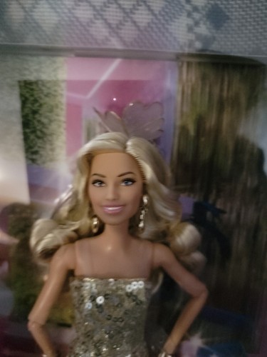 Barbie la película Margot Robbie como Barbie en oro discoteca mono HPJ99 en envío - Imagen 3 de 7