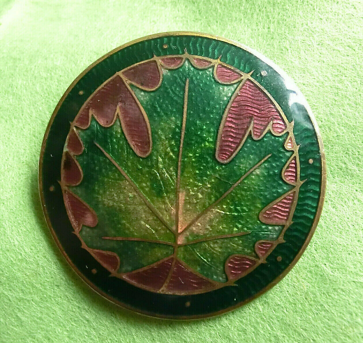 EARLY CANADIAN ENAMEL BROOCH PIN MAPLE LEAF ROUND LARGE 1¾“ RD.1906 SOUVENIR