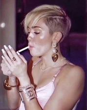 ‘Miley Cyrus’ World Famous Artist Sexy Female Celebrity 8X10 Glossy “STUNNING”