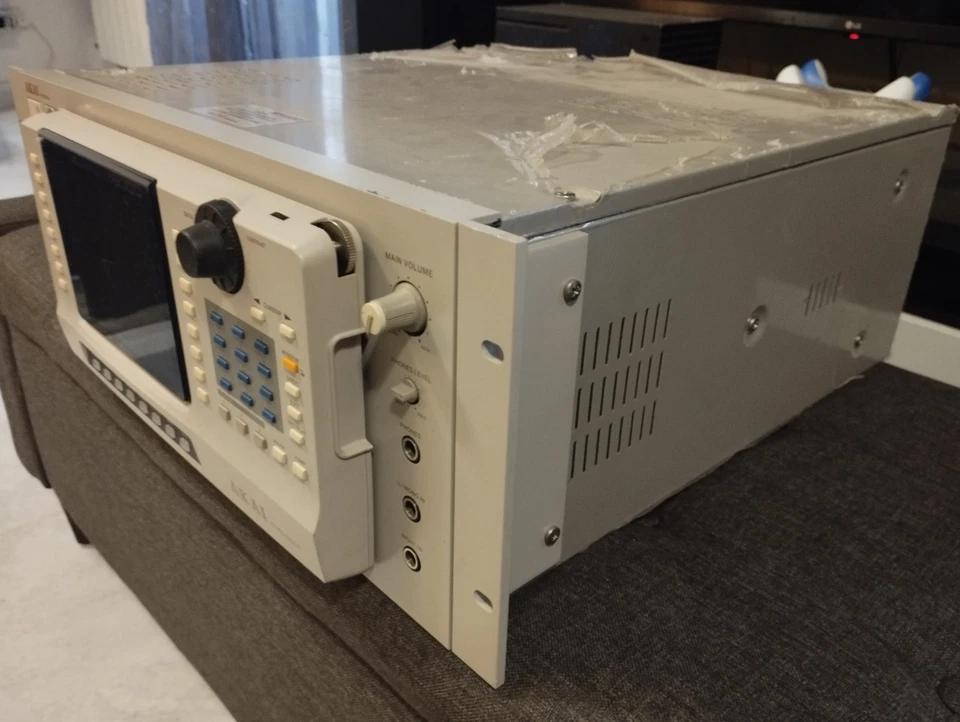 Akai S6000 V2 Sampler Campionatore Espanso - Immagine 3 di 4