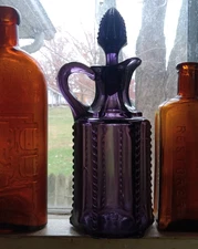 1890s DEEP AMETHYST GLASS LARGE SIZE 6 SIDED CRUET SYRUP PITCHER WITH STOPPER