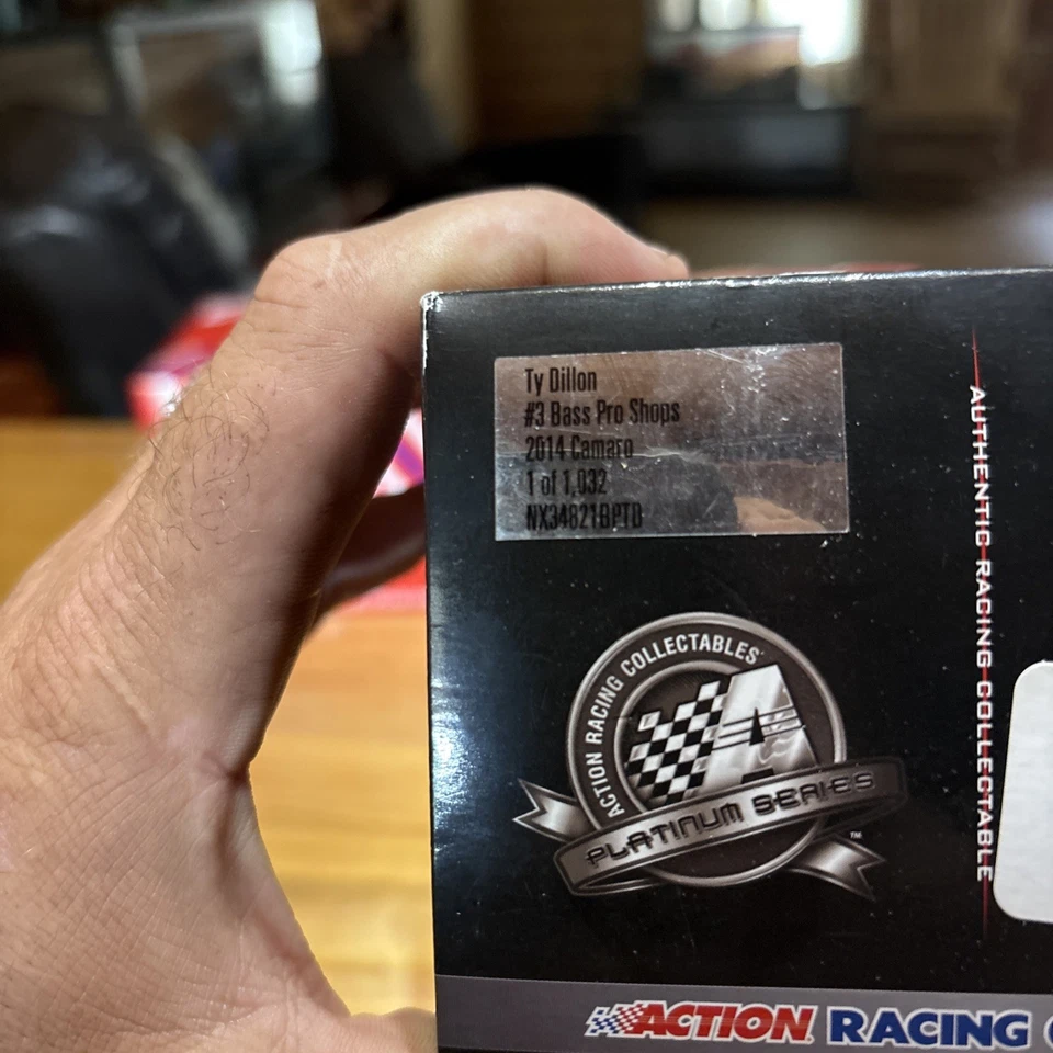 Carro de metal fundido Ty Dillion NASCAR 3 1/24 Bass Pro Shops - Imagem 4 de 4