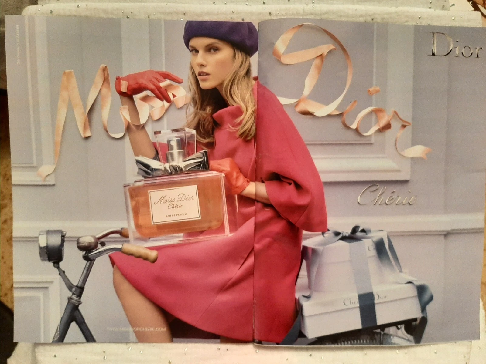 Publicité papier Parfum. Perfume Ad C. Dior Miss Dior Chérie de 2010