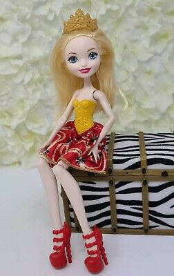 Boneca Ever After High Básica Apple White