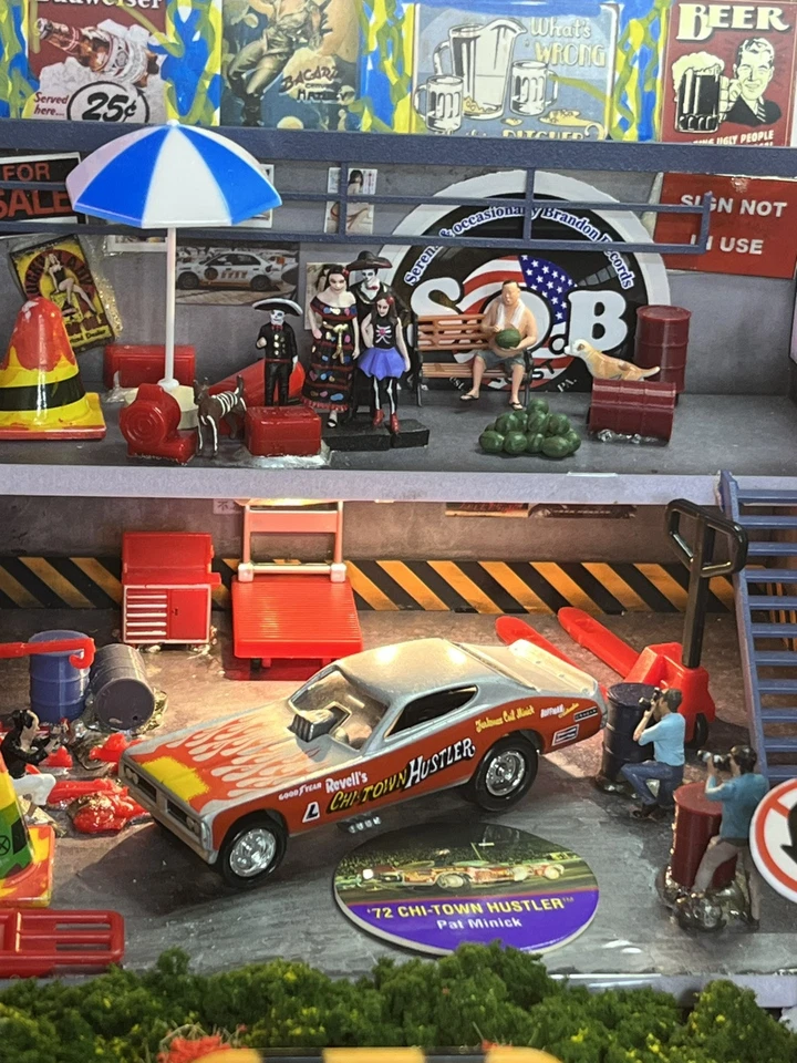 Johnny Lightning 1971 Dodge Charger Revell's Chi-Town Hustler Funny NMCondw/Coin - Изображение 3 из 4