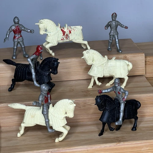 Vintage 1950s Marx Castle Play Set Plastic Knight Horse Knights READ