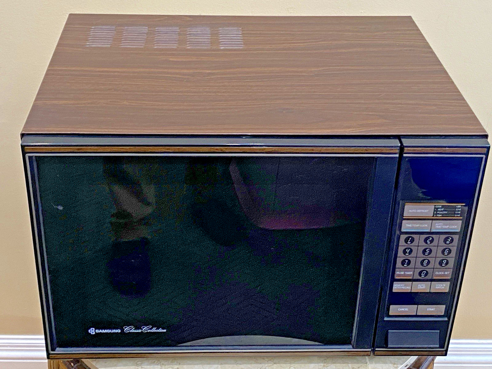 Vintage Samsung Household Microwave Oven 80’s Model MW8610 Faux Wood Grain Rare