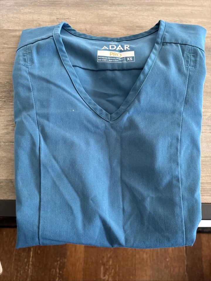 Blusa esfoliante Adar Pro atlética moderna feminina gola V XS verde-azulada em excelente estado usado - Imagem 4 de 4