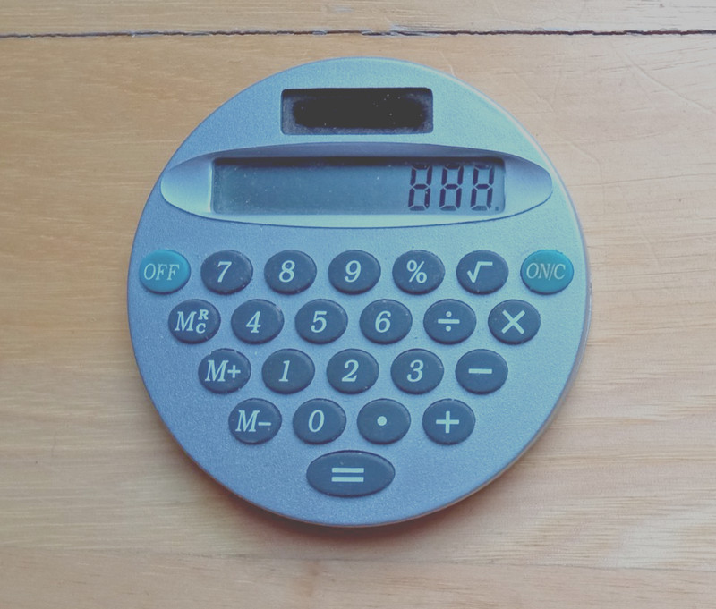 SOLAR POWERED CIRCULAR CALCULATOR..SERVOMATIC..7cm DIAMETER.WORKING 2 3/4” Pouch