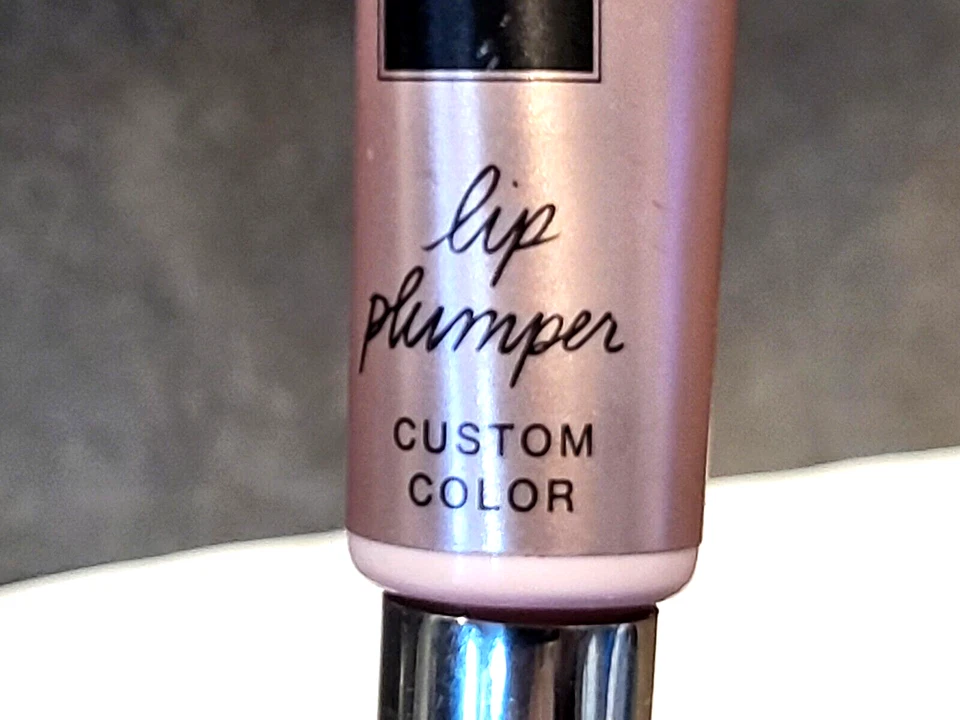 Victoria’s Secret Lip Plumper ~ Color personalizado ~ tamaño completo, nuevo, sin sellar leer Foto 2 de 4