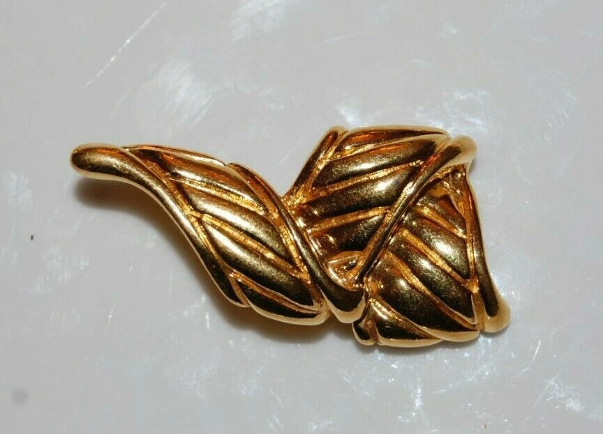 ELEGANT VTG PREMIER DESIGNS COUTURE GOLDEN RIBBED FLOWING RIBBON CLIP EARRINGS - Image 4 of 4