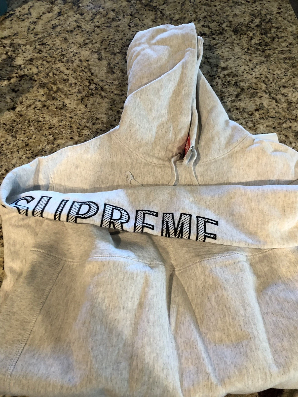 Sweat à capuche brodé manches Supreme gris cendre taille L