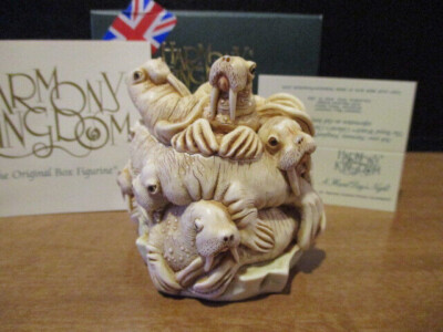 Harmony Kingdom A Hard Day's Night Walrus Huddle Marble Resin Box Figurine RARE