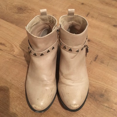 beige color boots