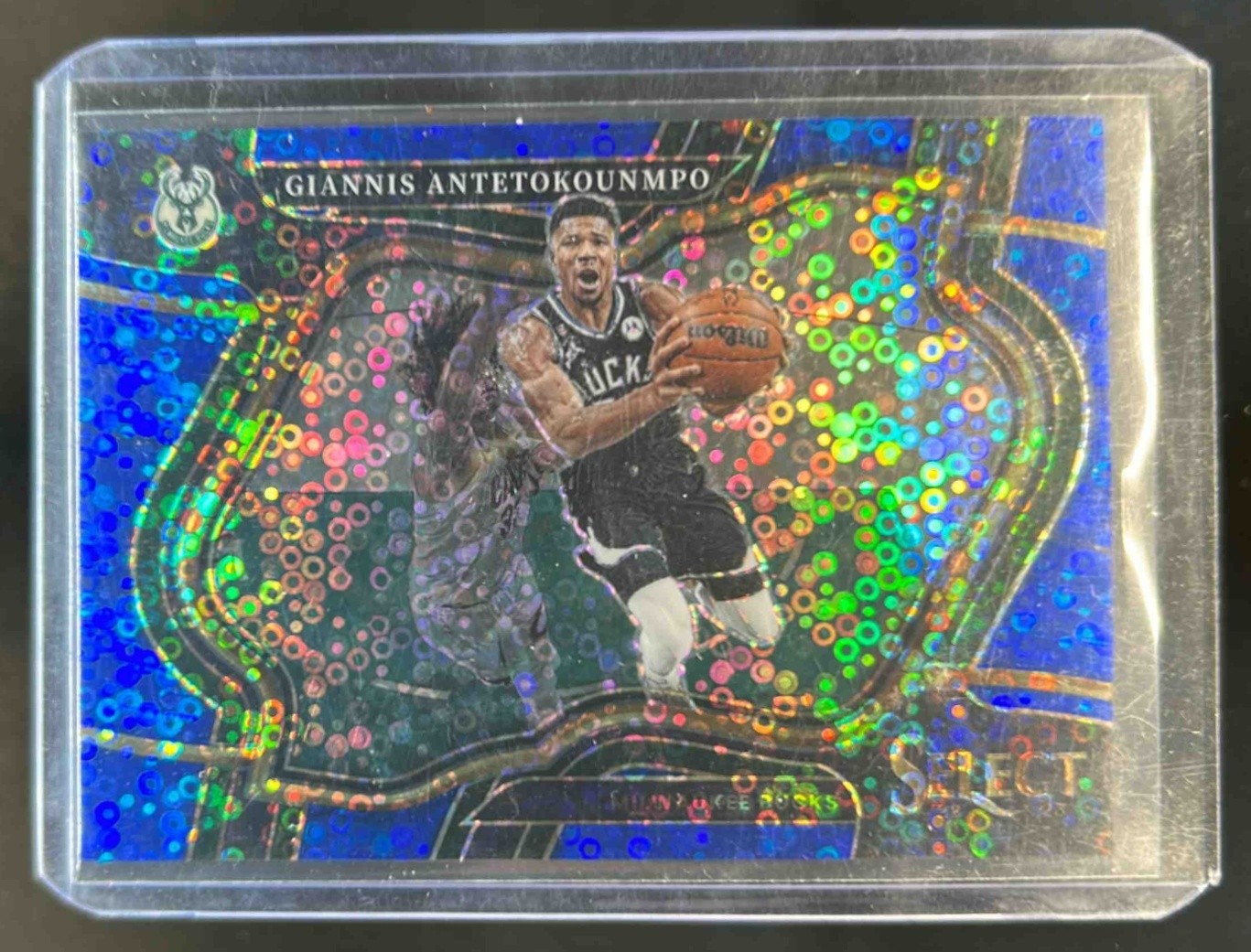 2022-23 Select Giannis Antetokounmpo Blue Disco Prizms Courtside #19/25 Bucks