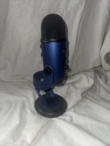 Blue Yeti USB Microphone Multi-Pattern - Picture 2 of 4