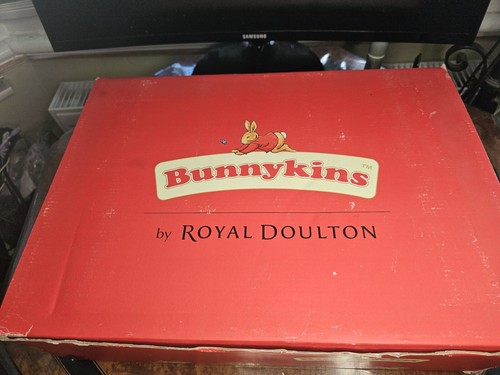 Royal Doulton "Bunnykins" Occasions Collection Base Display Stand - Picture 13 of 14