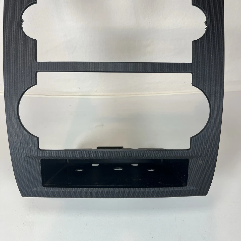 Dodge Charger Magnum 2005-2007 radio bisel negro OEM OUZ86TRMAA Foto 3 de 4