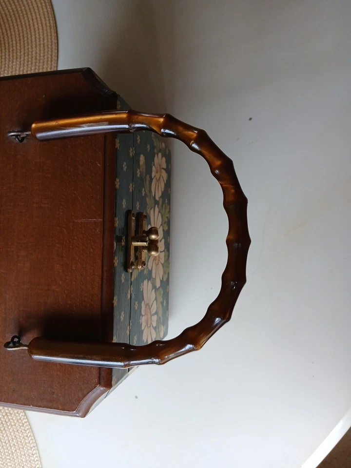 Bolso de Mano Vintage Madera Decoupage Lucite Mango Cottagecore Margarita 1960 Verde Foto 3 de 4