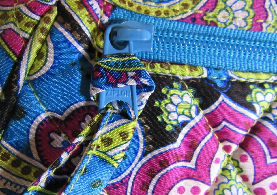 Retirada Vera Bradley Zoe Ltd. Bolso de Hombro Edición Seda Paisley - Usado Foto 3 de 4